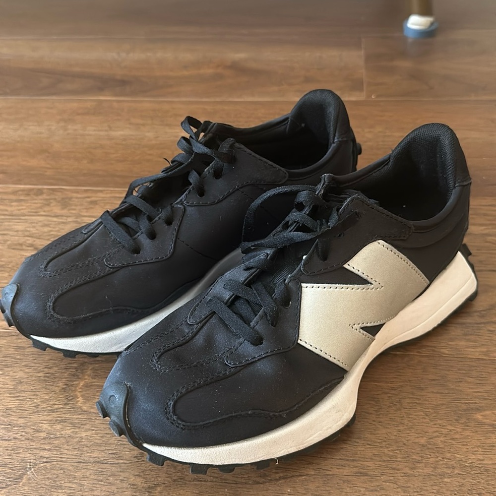 Like New Black New balance sneakers